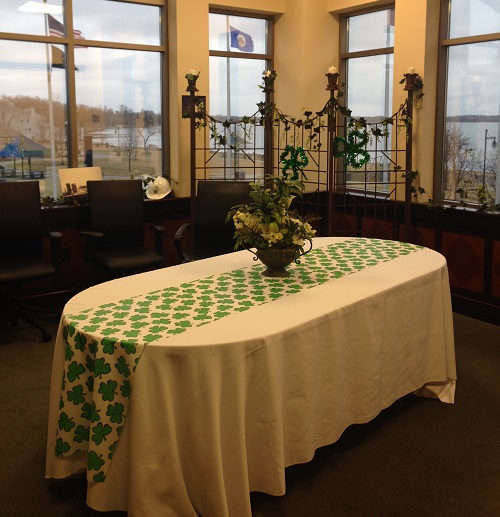 Shamrock Wide Table Runner - Event Rentals